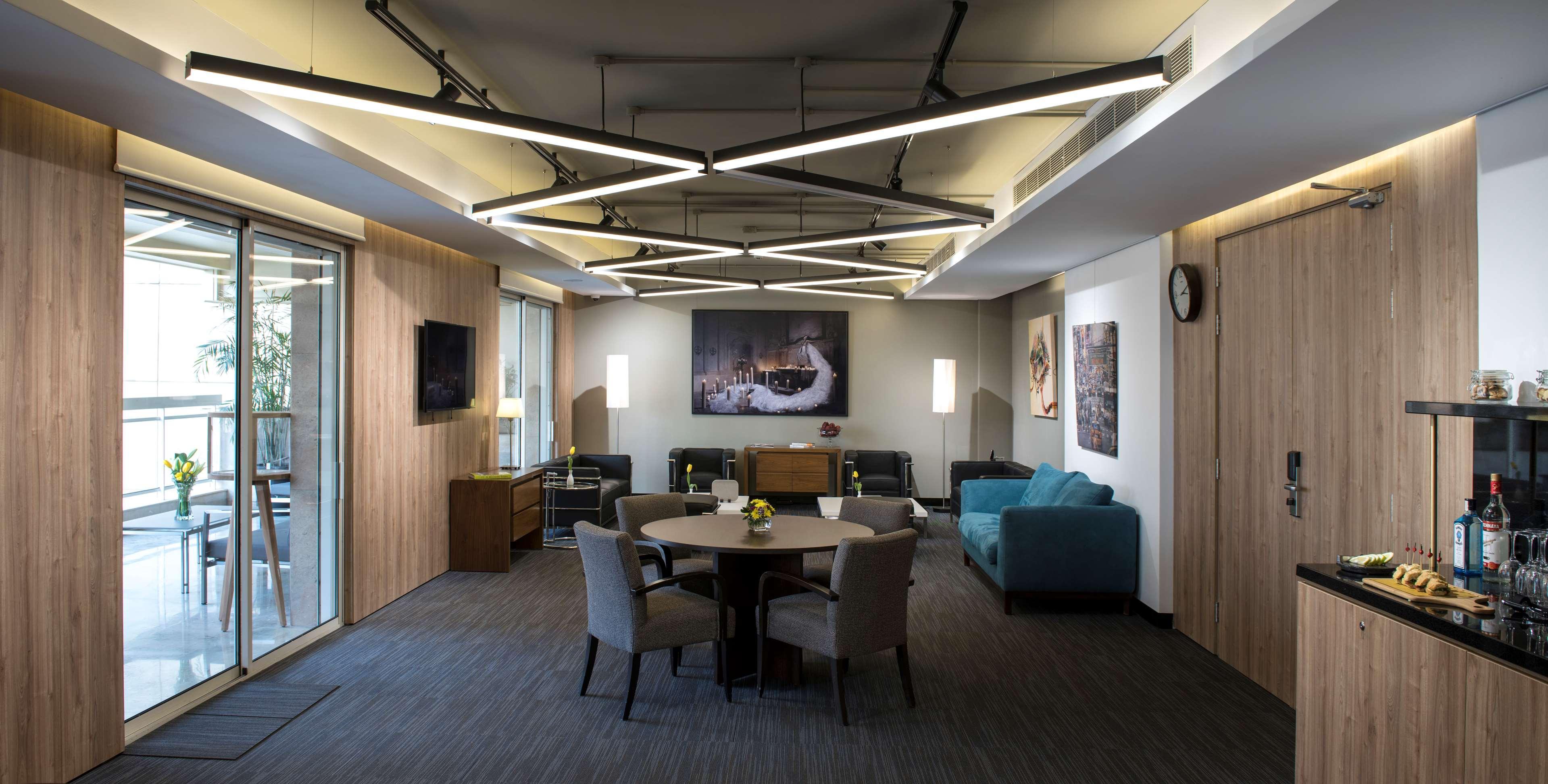 Radisson Blu Hotel, Beirut Verdun Extérieur photo Office of the Mayor of the City of Tirana