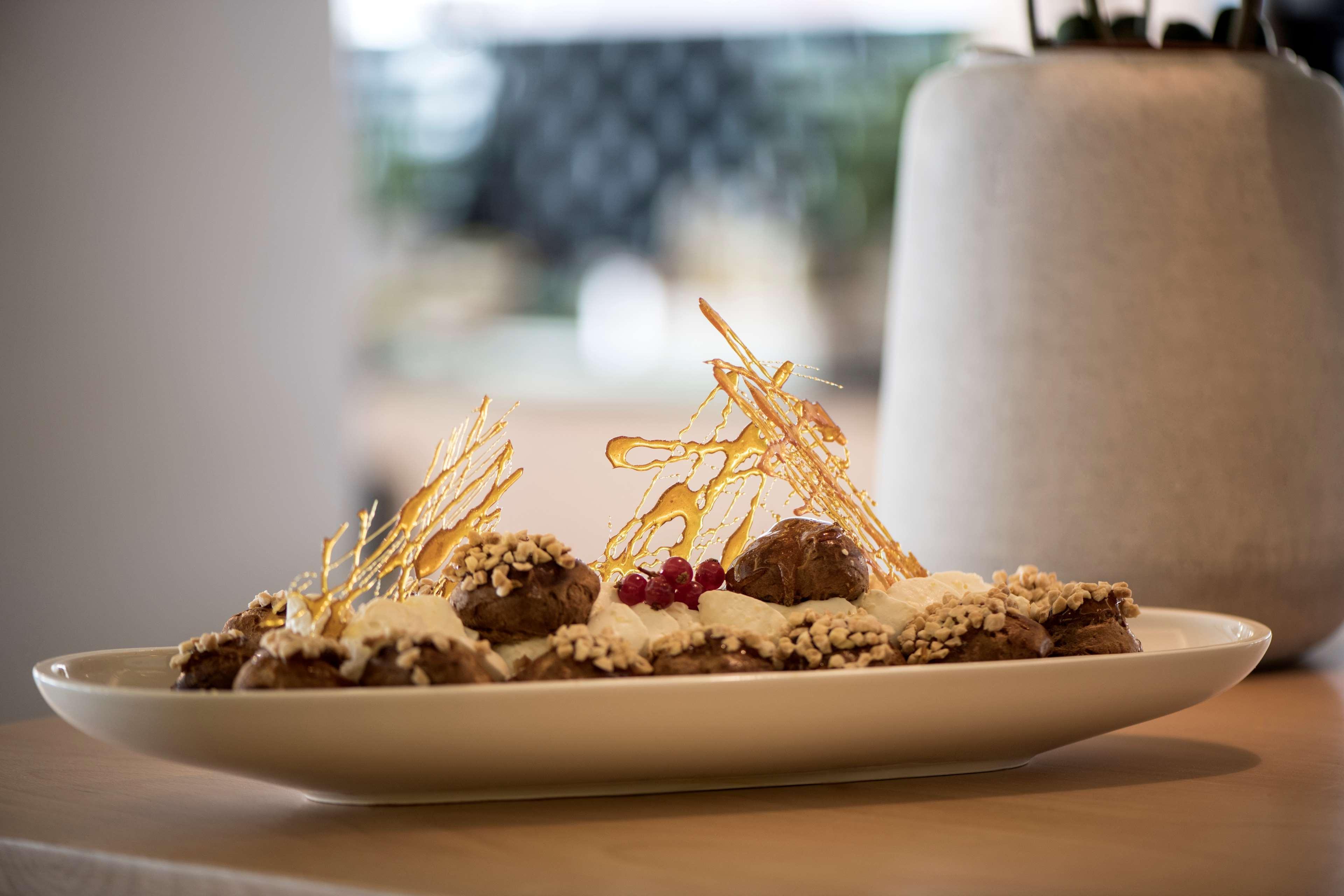 Radisson Blu Hotel, Beirut Verdun Extérieur photo A Swedish dessert, Swedish meatballs with lingonberry jam