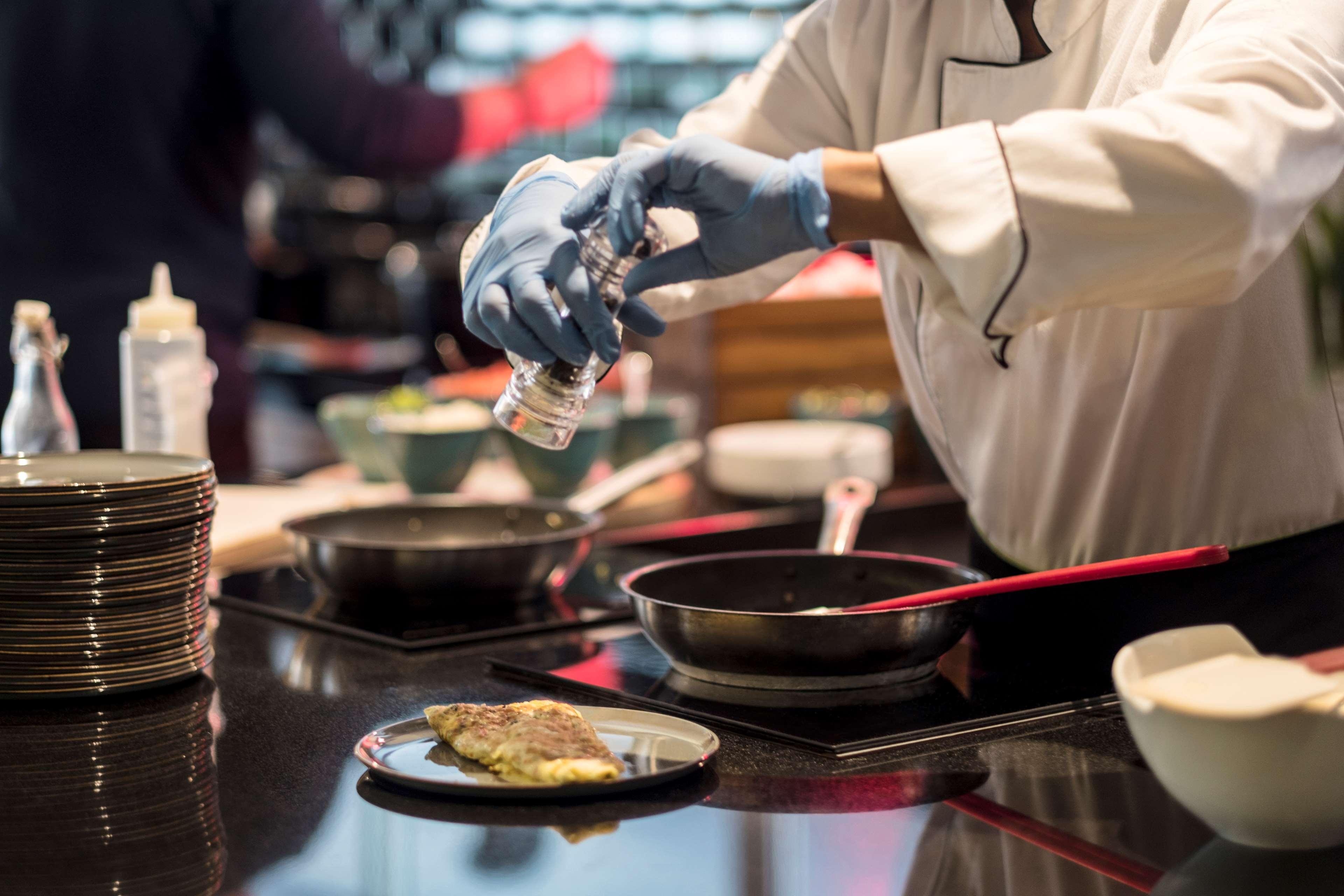 Radisson Blu Hotel, Beirut Verdun Extérieur photo A chef seasoning a dish