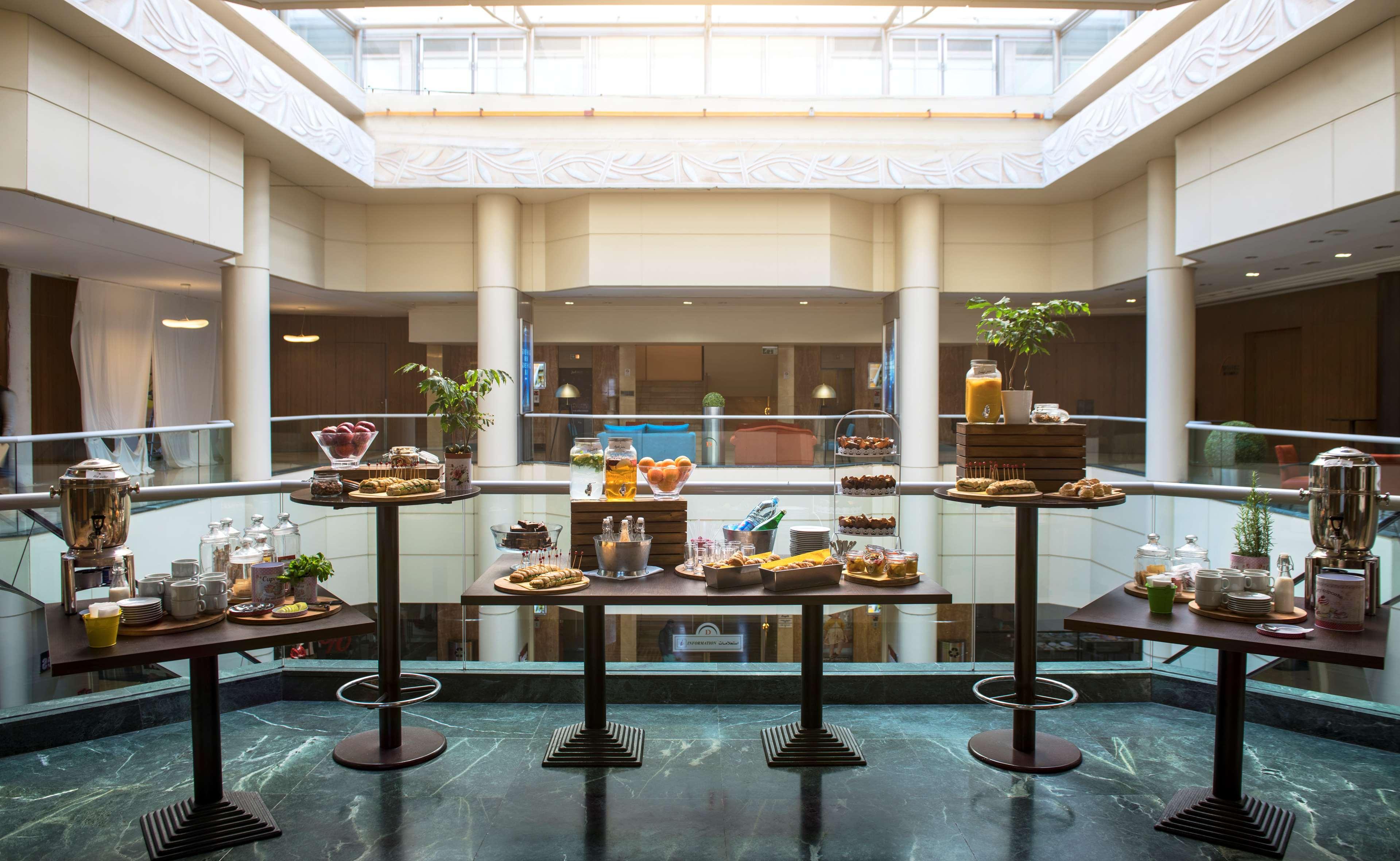 Radisson Blu Hotel, Beirut Verdun Extérieur photo The lobby of the hotel