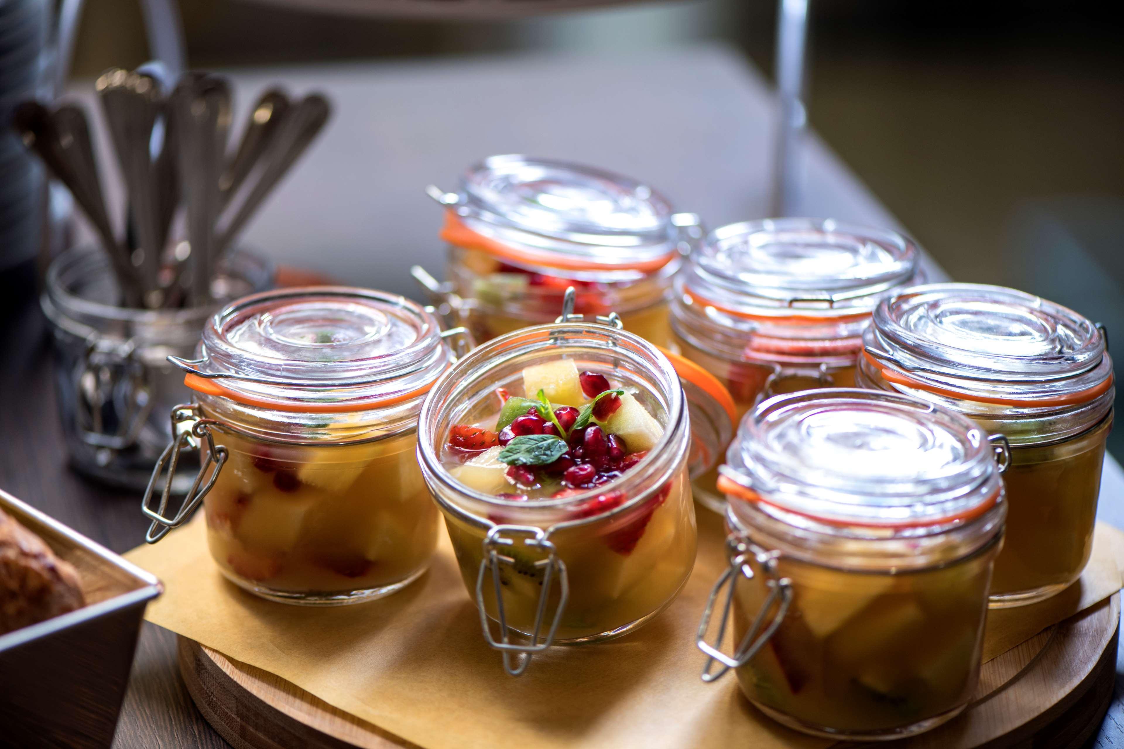 Radisson Blu Hotel, Beirut Verdun Extérieur photo Fruit salad