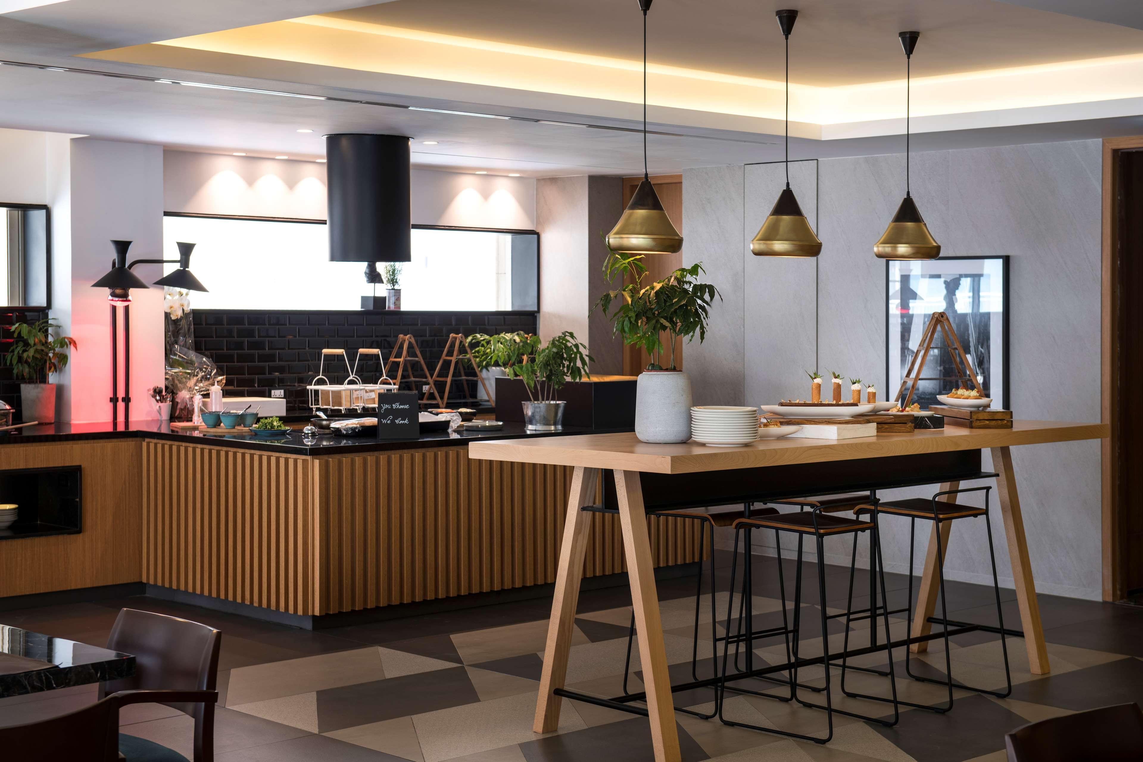 Radisson Blu Hotel, Beirut Verdun Extérieur photo The Kitchen