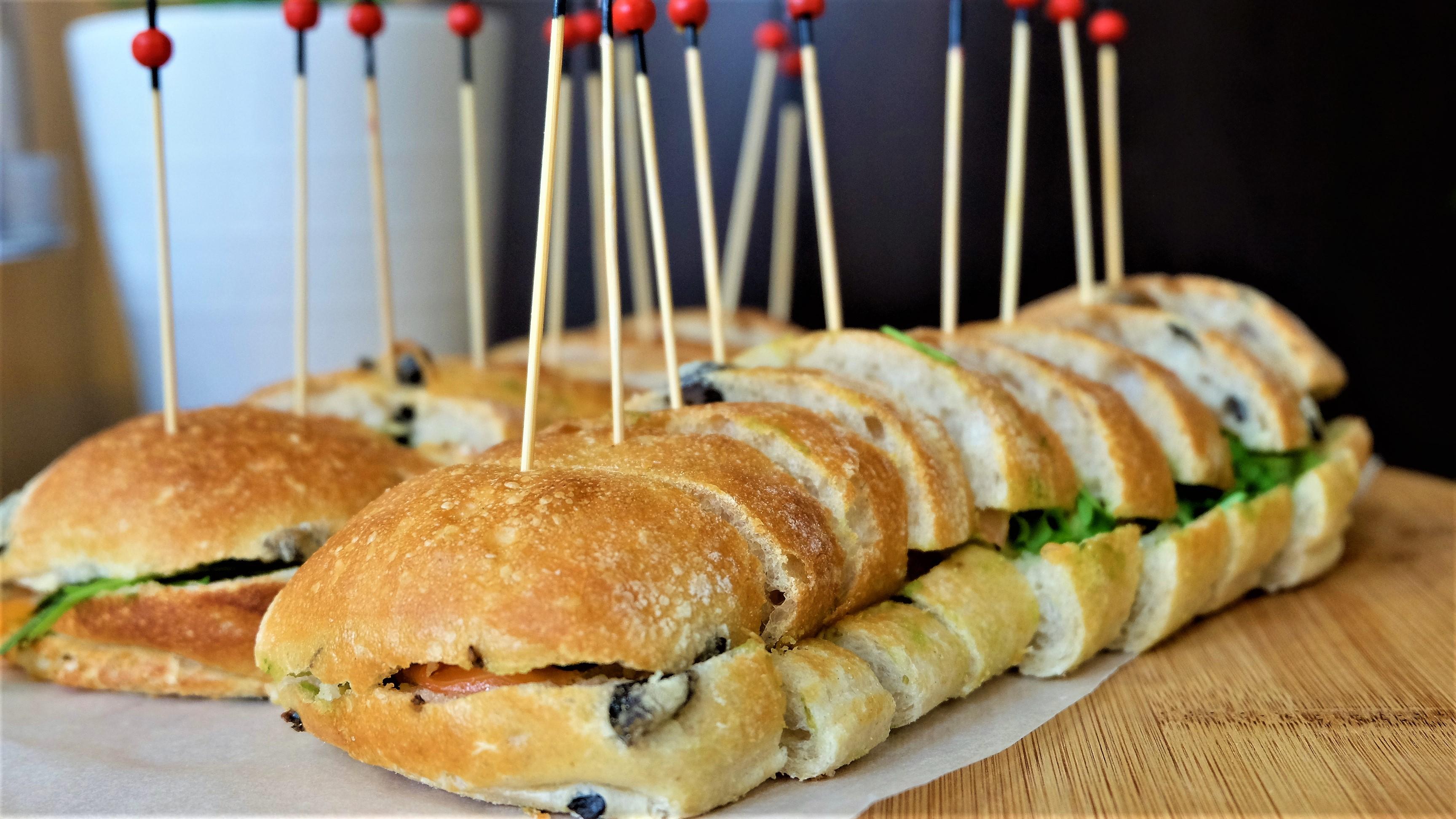 Radisson Blu Hotel, Beirut Verdun Extérieur photo A baguette sandwich