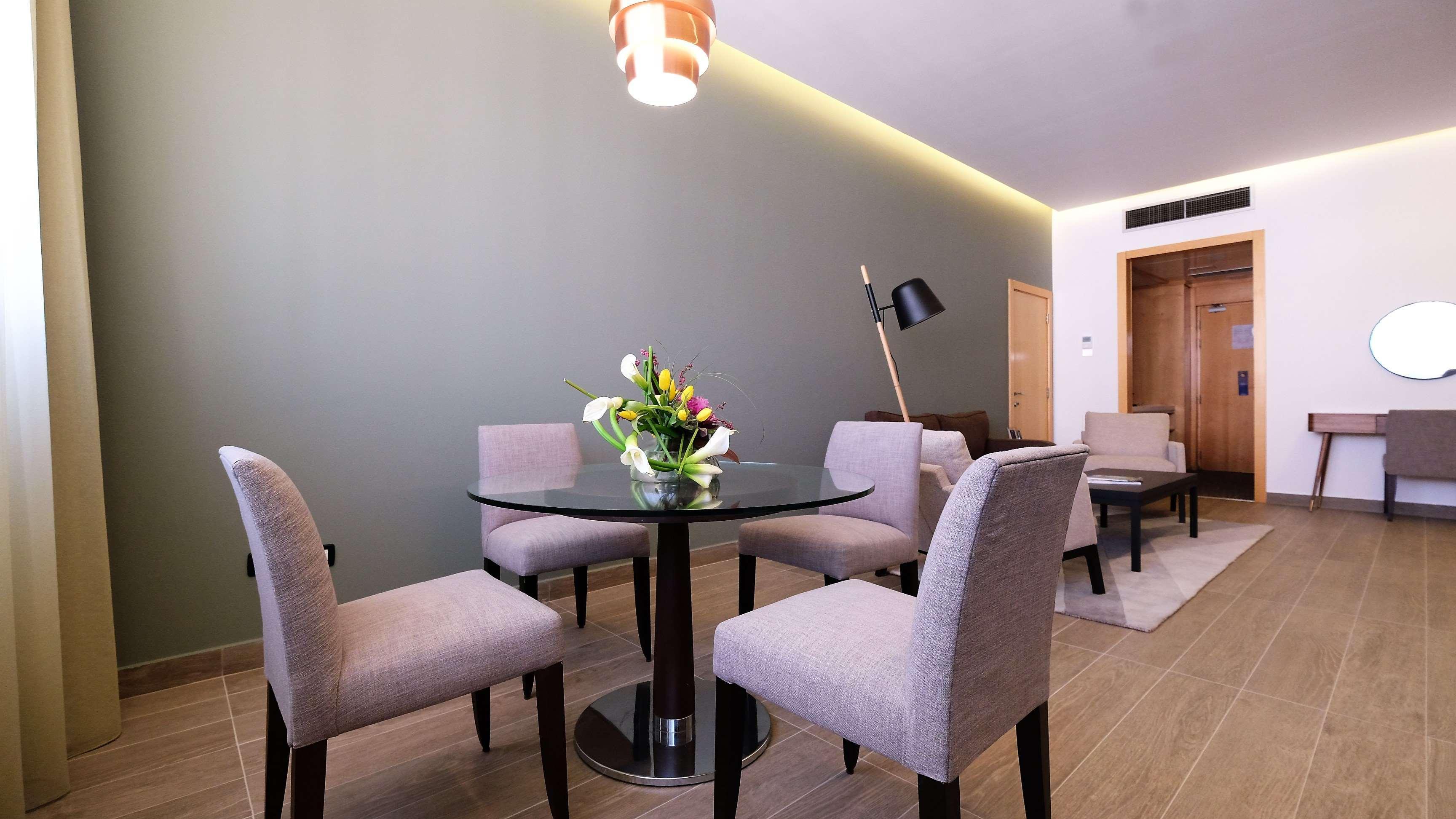 Radisson Blu Hotel, Beirut Verdun Extérieur photo A suite at the hotel