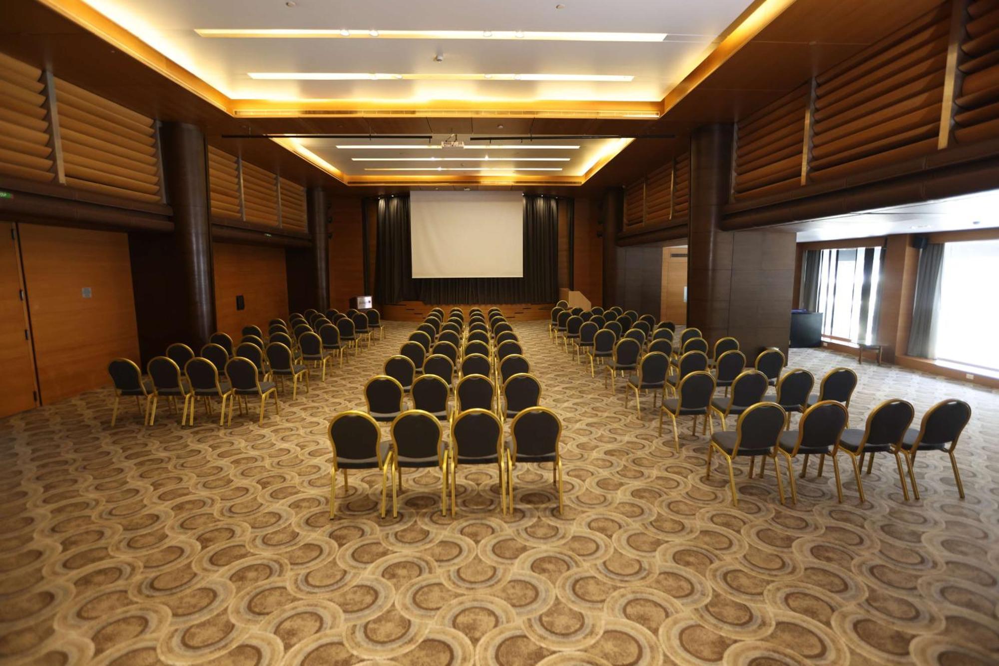 Radisson Blu Hotel, Beirut Verdun Extérieur photo The Grand Ballroom