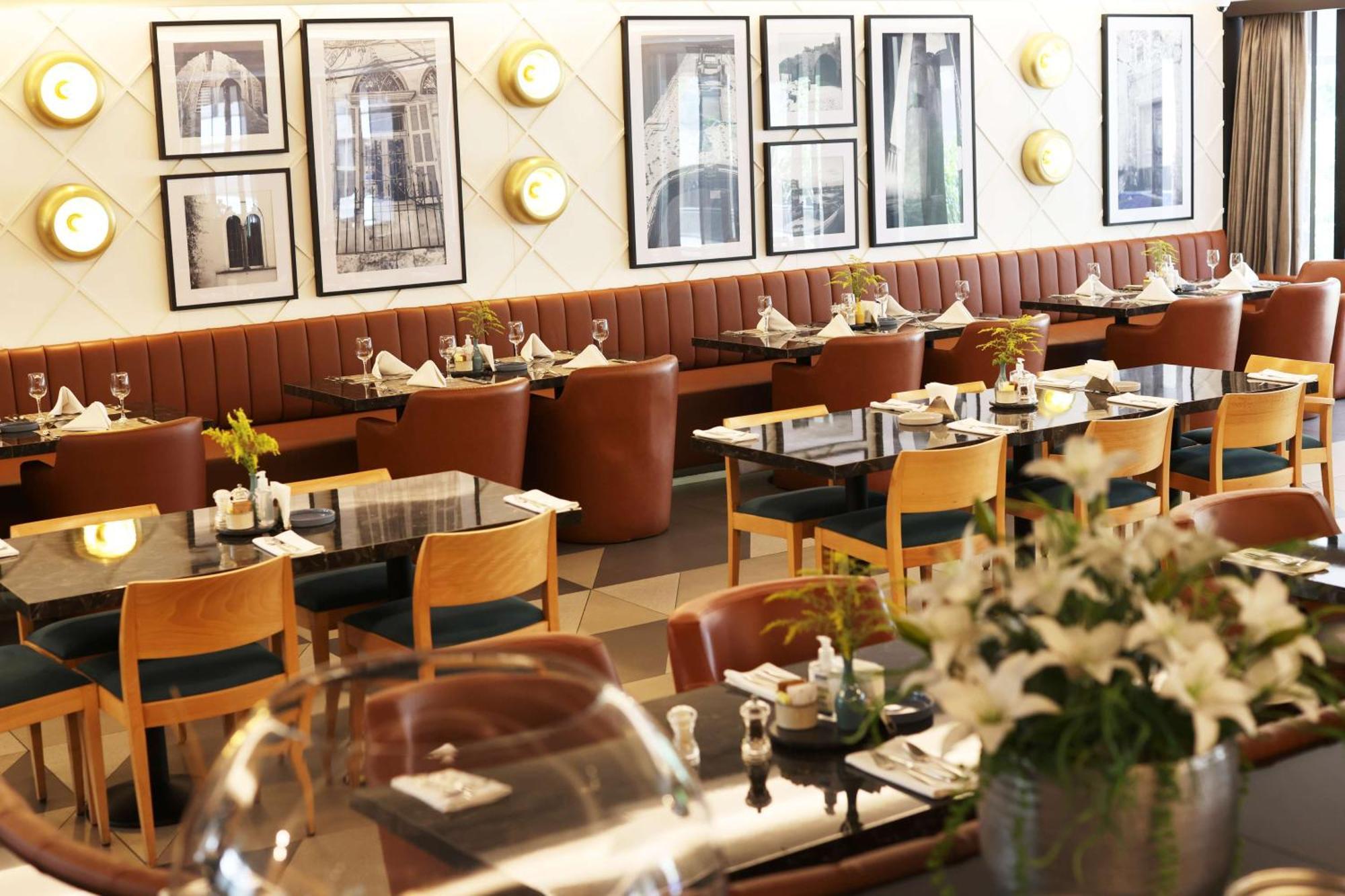 Radisson Blu Hotel, Beirut Verdun Extérieur photo The restaurant
