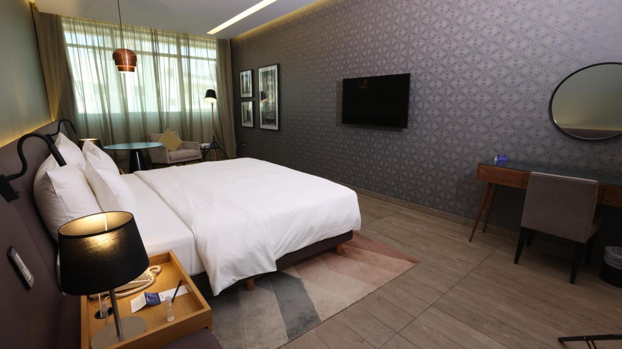Radisson Blu Hotel, Beirut Verdun Extérieur photo A room at the hotel