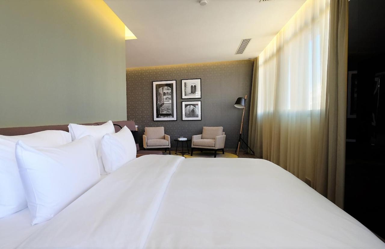 Radisson Blu Hotel, Beirut Verdun Extérieur photo Deluxe Room